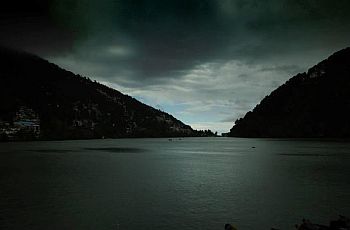 overcast naini lake